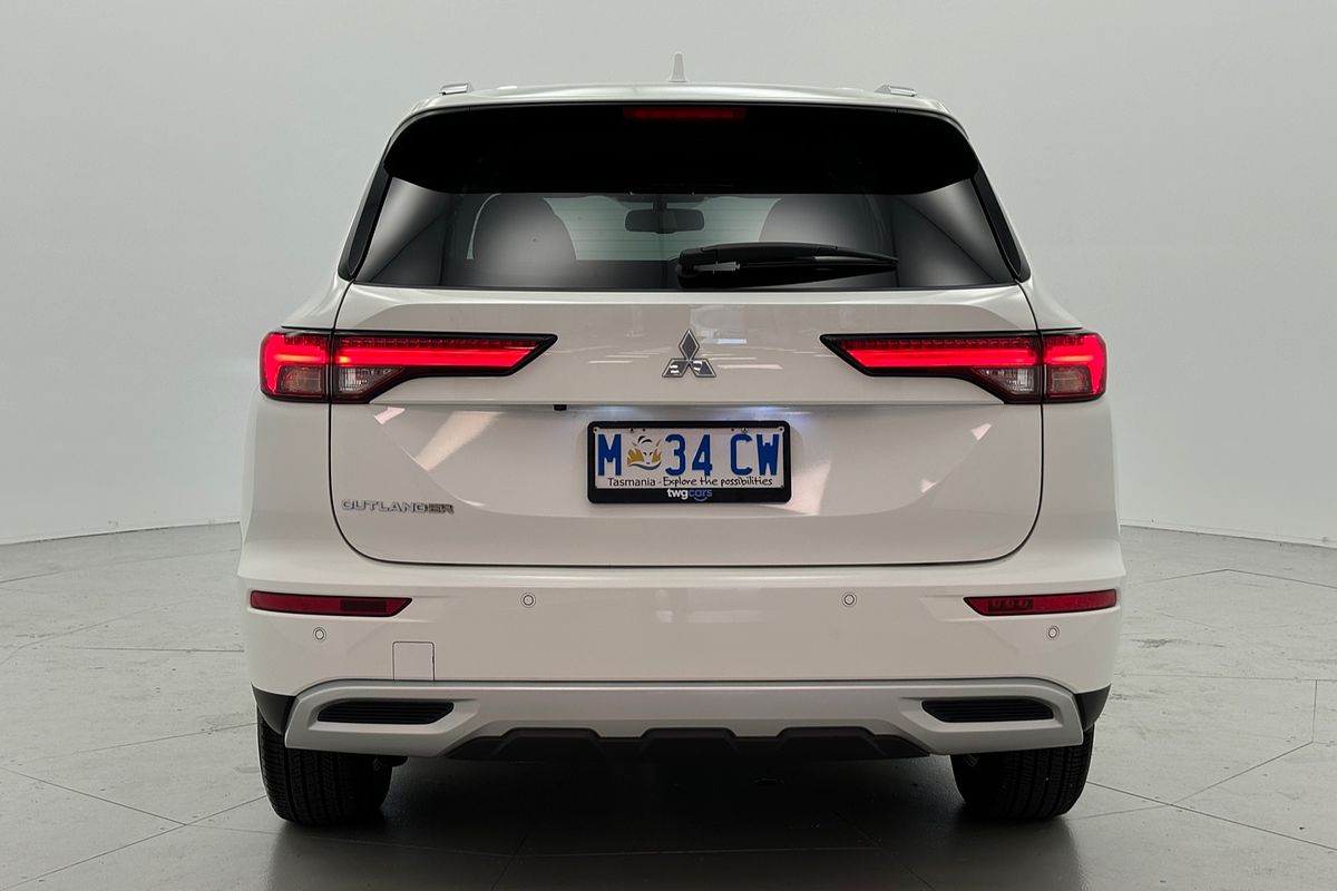 2024 Mitsubishi Outlander LS ZM