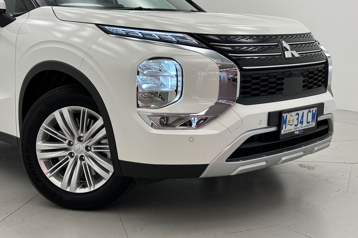 2024 Mitsubishi Outlander LS ZM