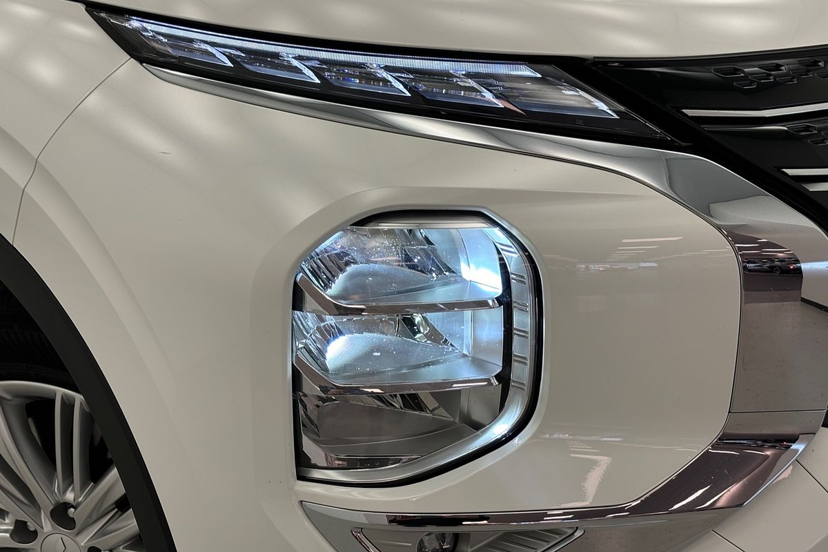 2024 Mitsubishi Outlander LS ZM