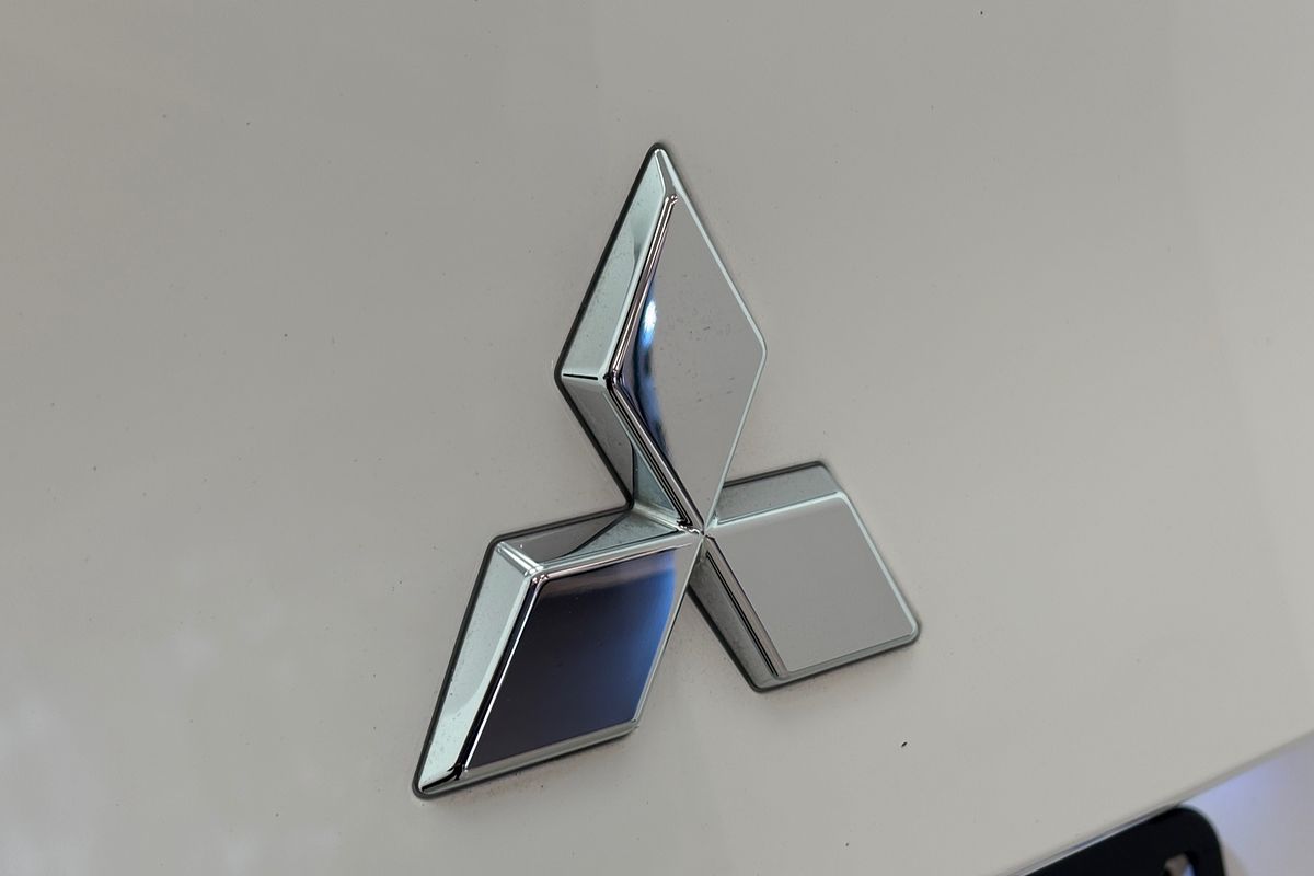 2024 Mitsubishi Outlander LS ZM