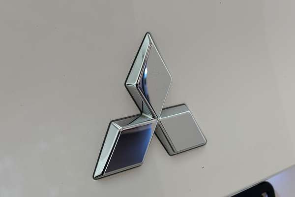 2024 Mitsubishi Outlander LS ZM