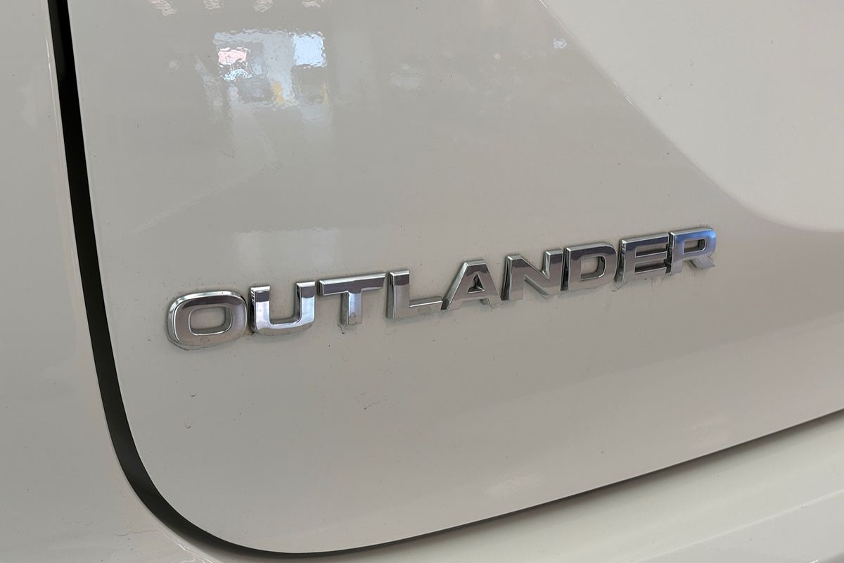 2024 Mitsubishi Outlander LS ZM