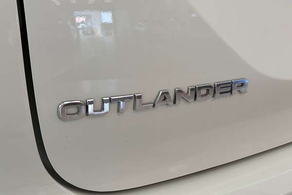 2024 Mitsubishi Outlander LS ZM