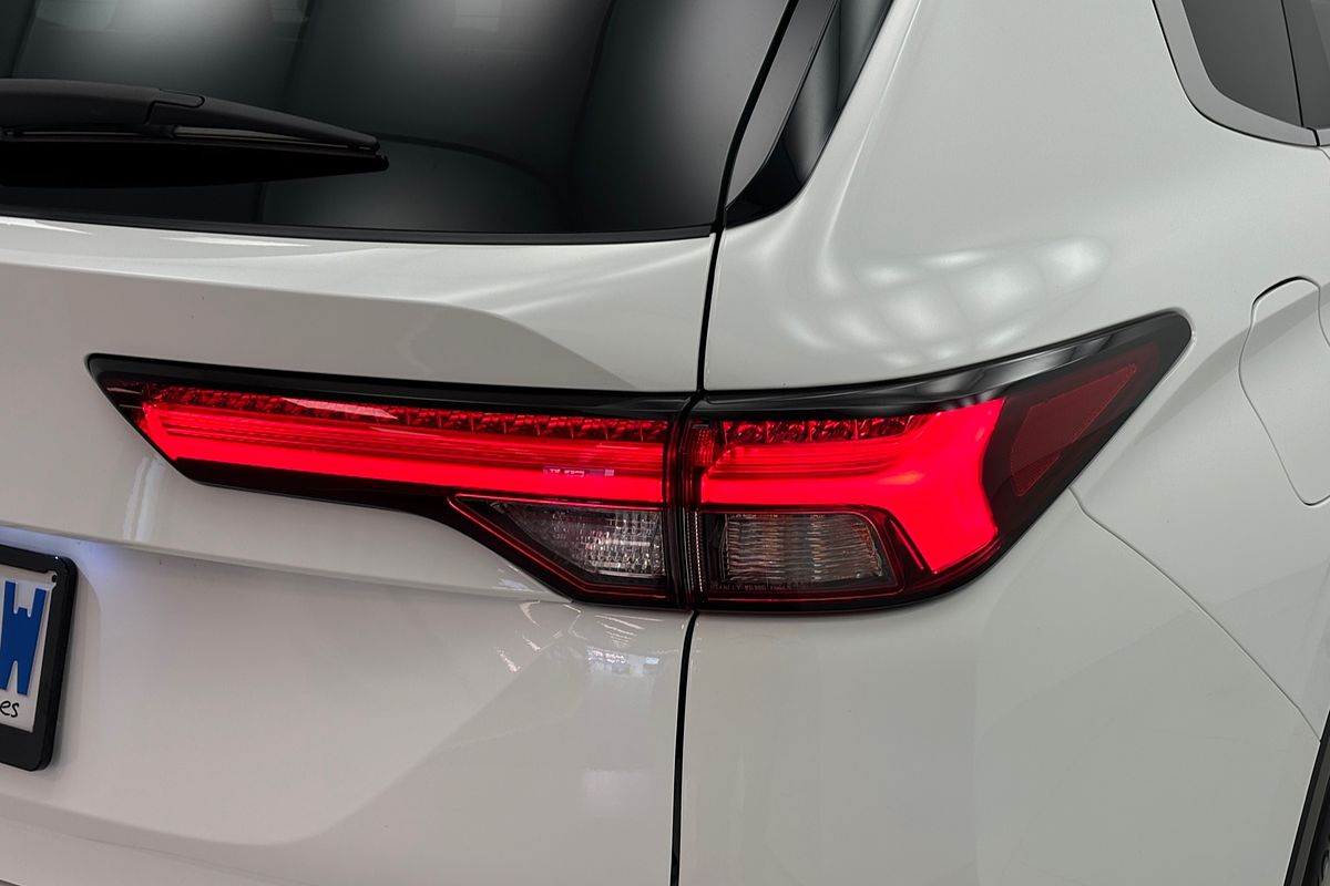 2024 Mitsubishi Outlander LS ZM