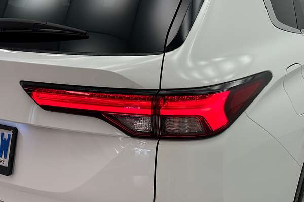 2024 Mitsubishi Outlander LS ZM