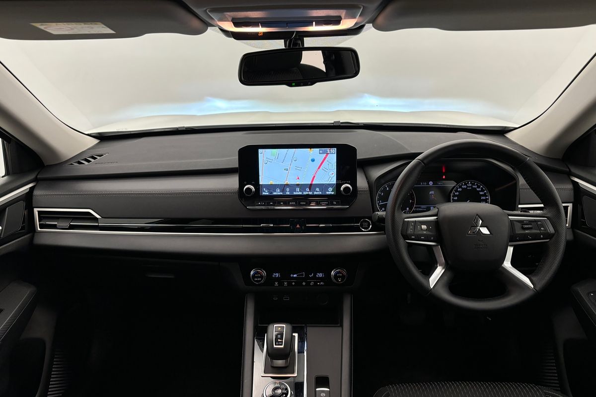 2024 Mitsubishi Outlander LS ZM