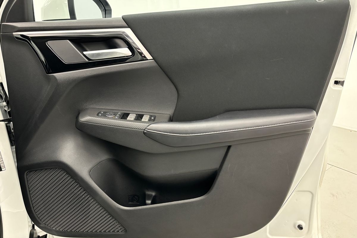 2024 Mitsubishi Outlander LS ZM