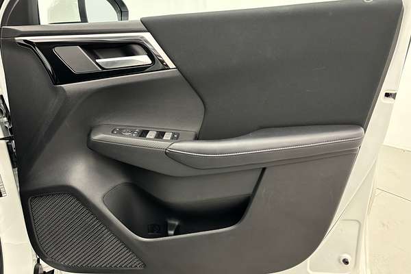 2024 Mitsubishi Outlander LS ZM