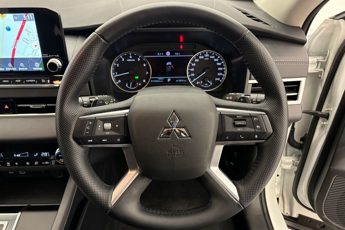 2024 Mitsubishi Outlander LS ZM
