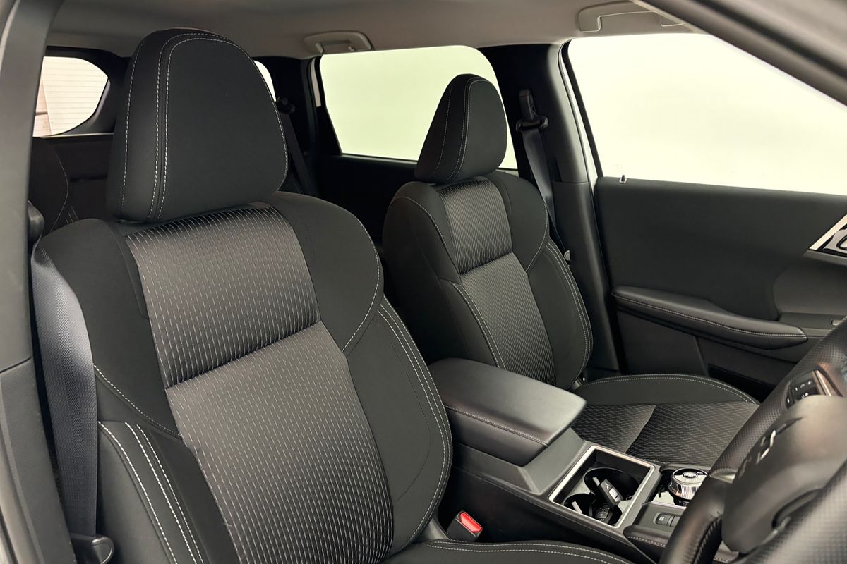 2024 Mitsubishi Outlander LS ZM