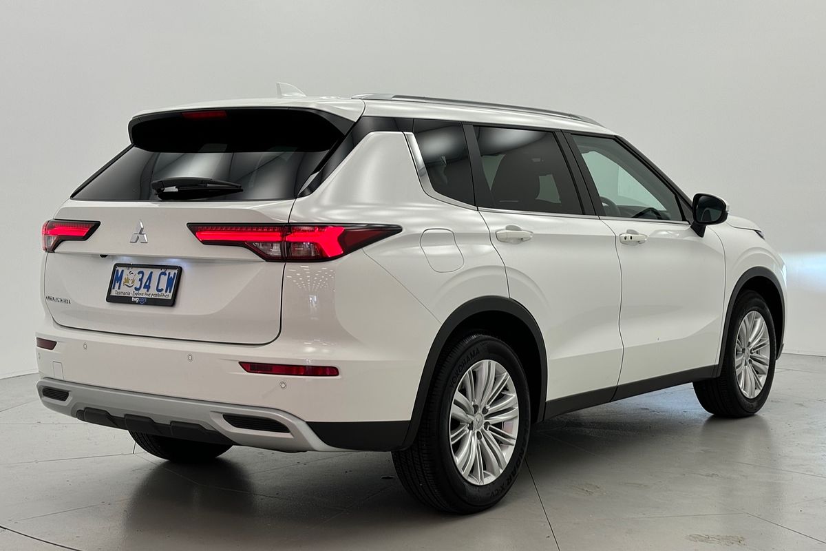 2024 Mitsubishi Outlander LS ZM