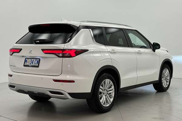2024 Mitsubishi Outlander LS ZM