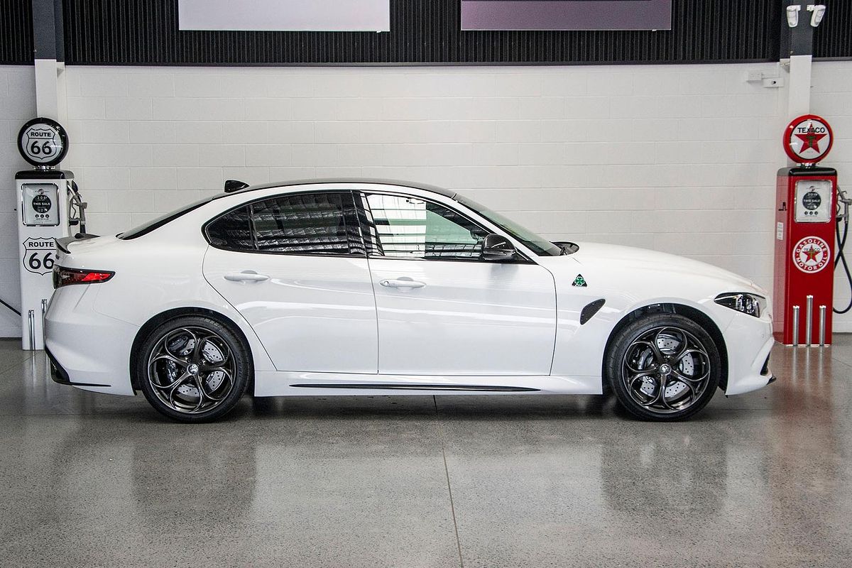 2025 Alfa Romeo Giulia Quadrifoglio Super Sport Series 5