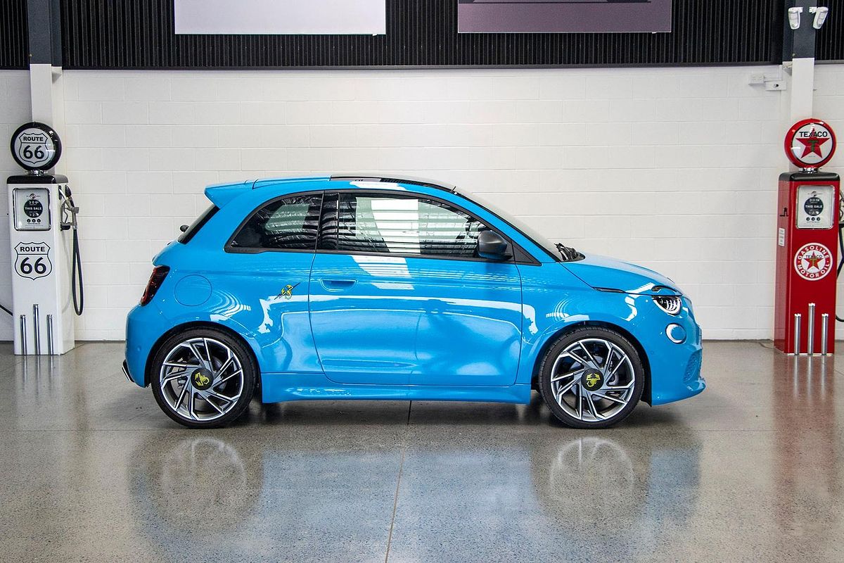 2023 Abarth 500e Scorpionissima