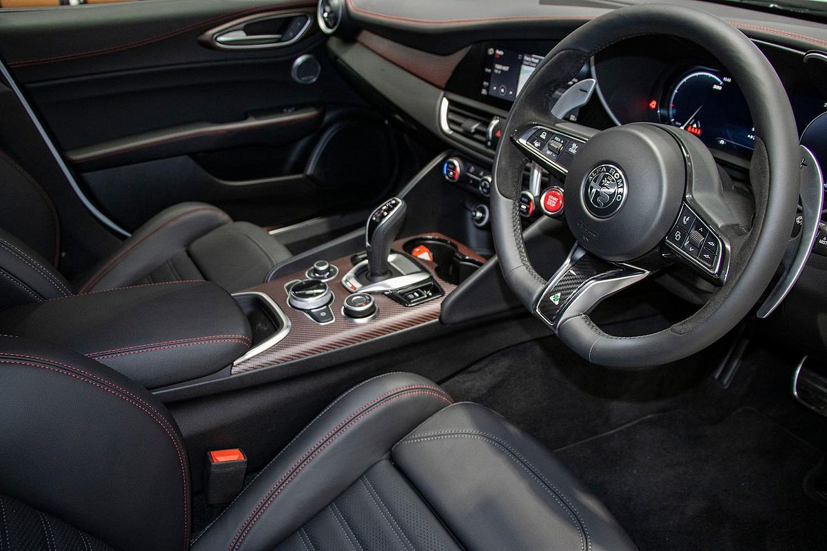 2025 Alfa Romeo Giulia Quadrifoglio Super Sport Series 5