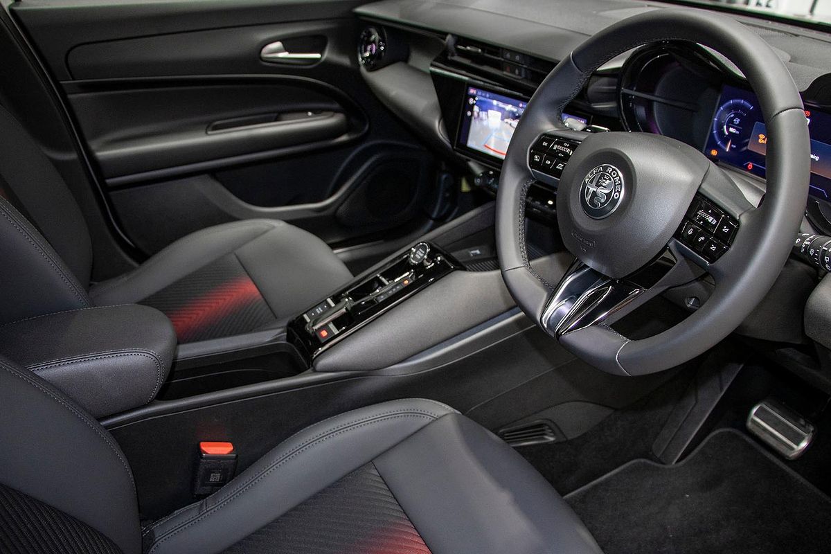 2025 Alfa Romeo JUNIOR 83-626-E23-0