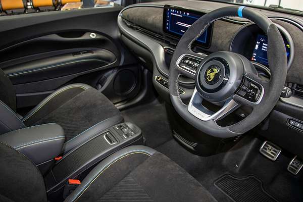 2023 Abarth 500e Scorpionissima