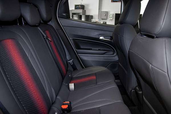 2025 Alfa Romeo Junior Ibrida