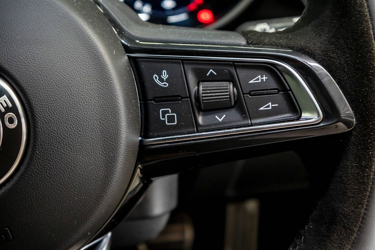 2025 Alfa Romeo Giulia Quadrifoglio Series 5