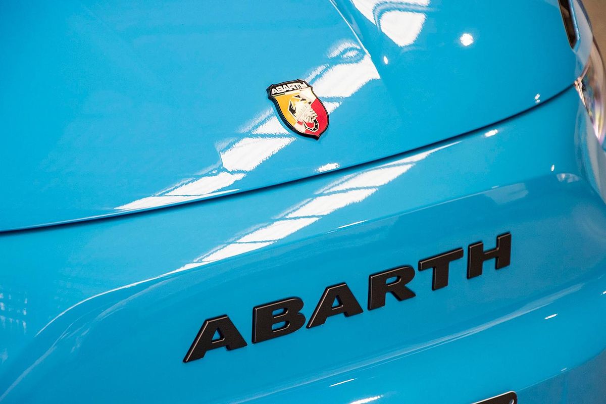 2023 Abarth 500e Scorpionissima