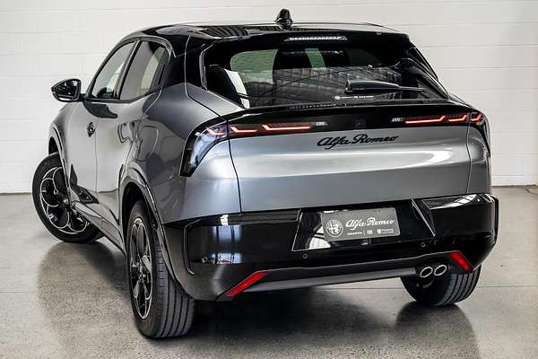 2025 Alfa Romeo Junior Ibrida