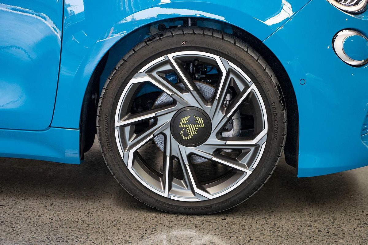 2023 Abarth 500e Scorpionissima
