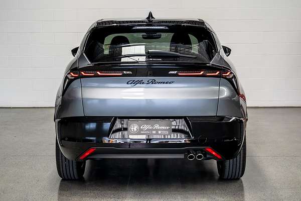 2025 Alfa Romeo Junior Ibrida