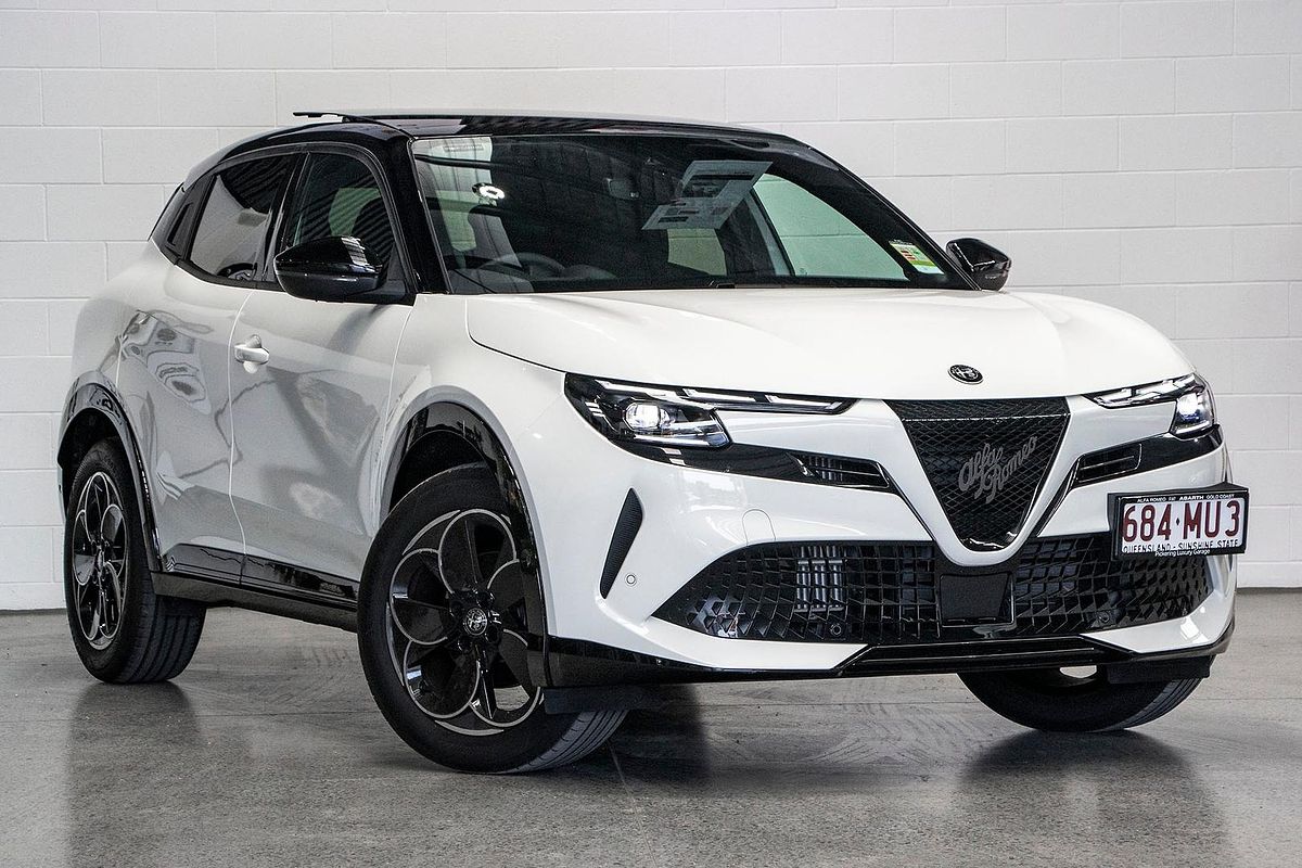 2025 Alfa Romeo Junior Ibrida