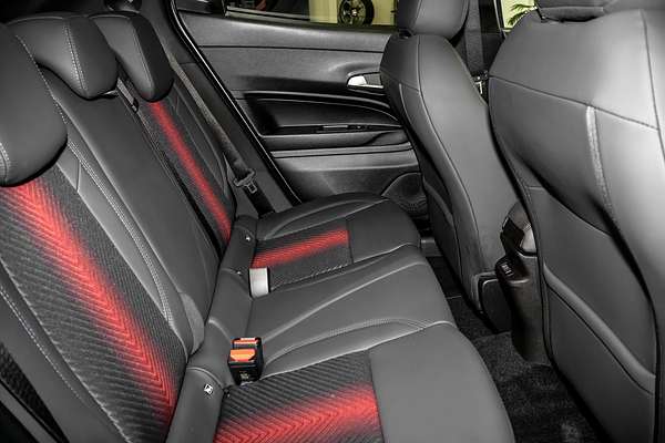 2025 Alfa Romeo Junior Ibrida