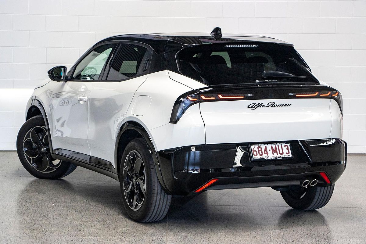 2025 Alfa Romeo Junior Ibrida