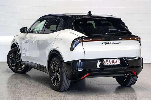 2025 Alfa Romeo Junior Ibrida