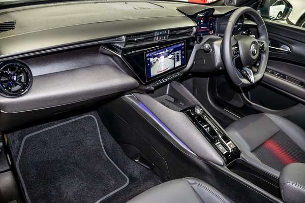 2025 Alfa Romeo Junior Ibrida