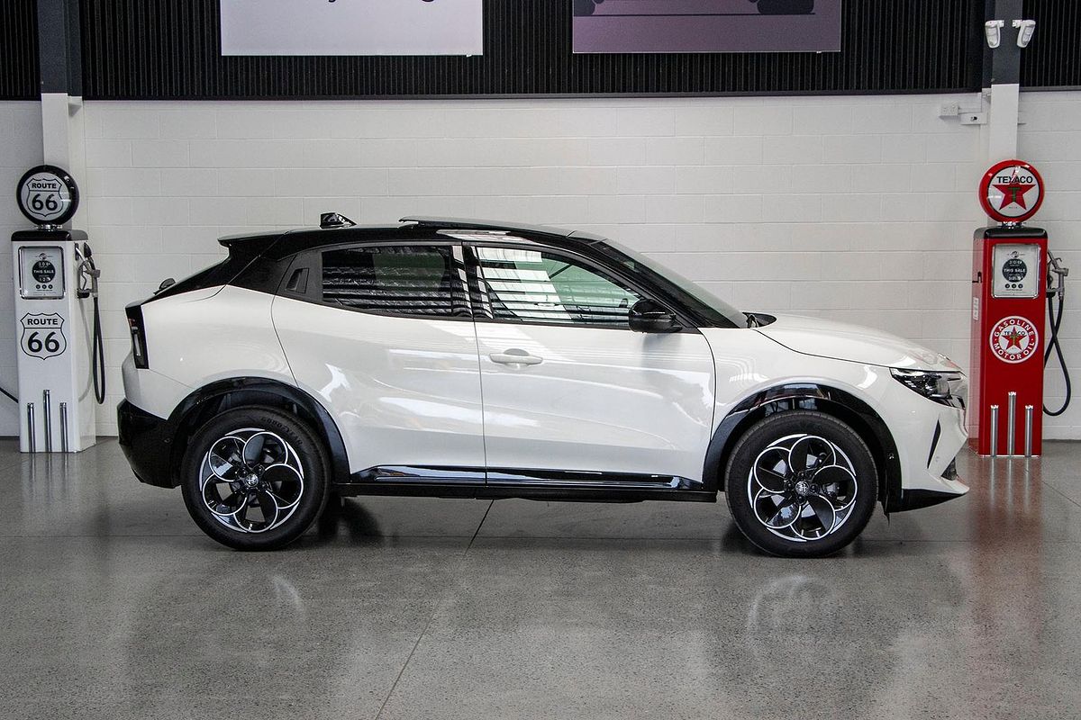 2025 Alfa Romeo Junior Ibrida