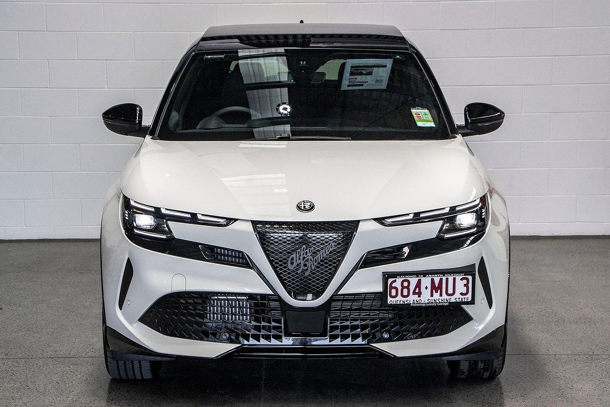 2025 Alfa Romeo Junior Ibrida