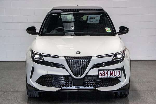 2025 Alfa Romeo Junior Ibrida