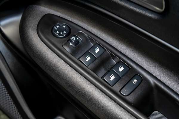 2025 Alfa Romeo Junior Ibrida