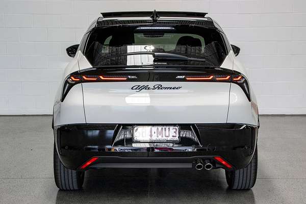 2025 Alfa Romeo Junior Ibrida