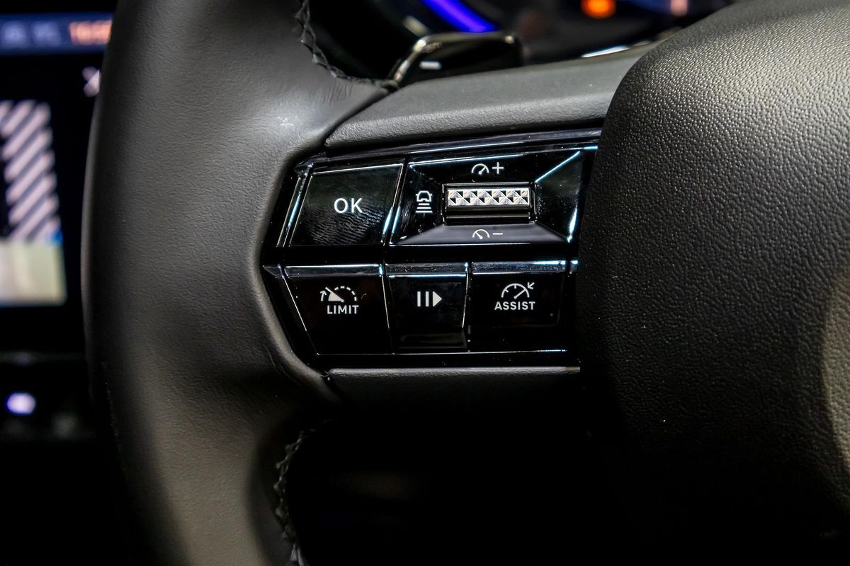 2025 Alfa Romeo Junior Ibrida