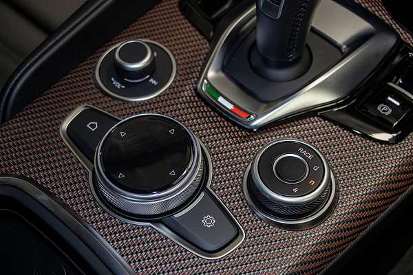 2025 Alfa Romeo Giulia Quadrifoglio Super Sport Series 5