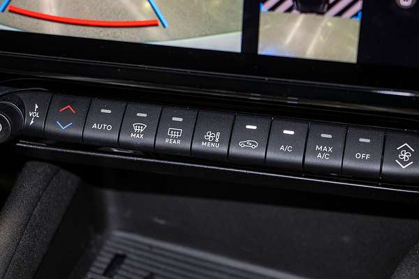 2025 Alfa Romeo Junior Ibrida