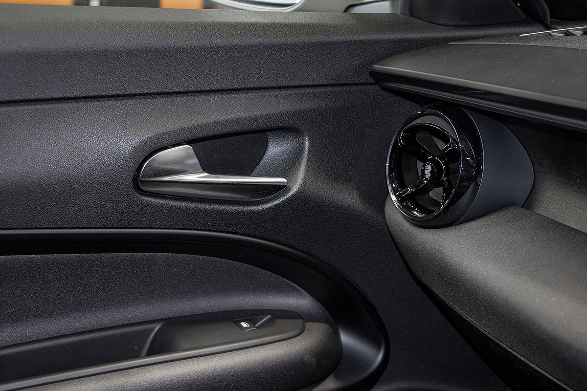 2025 Alfa Romeo Junior Ibrida