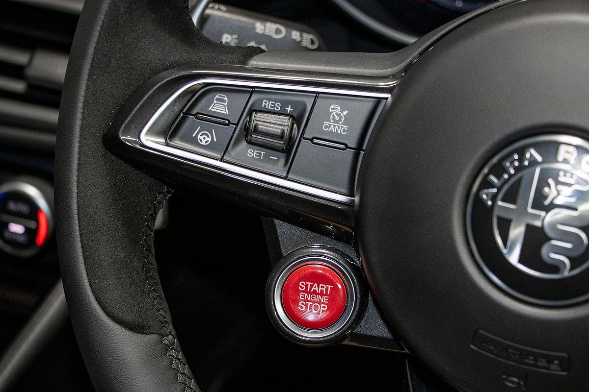 2025 Alfa Romeo Giulia Quadrifoglio Super Sport Series 5