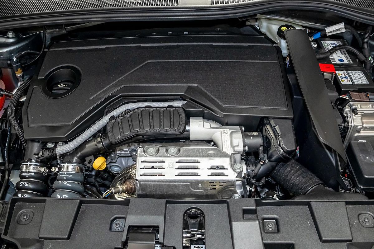 2025 Alfa Romeo Junior Ibrida