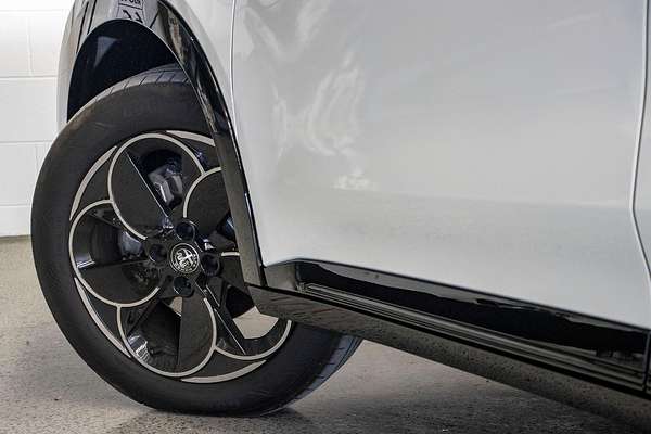 2025 Alfa Romeo Junior Ibrida