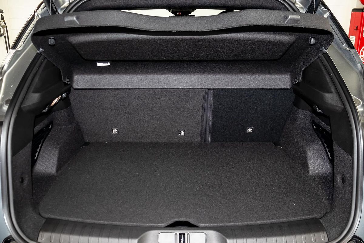 2025 Alfa Romeo Junior Ibrida