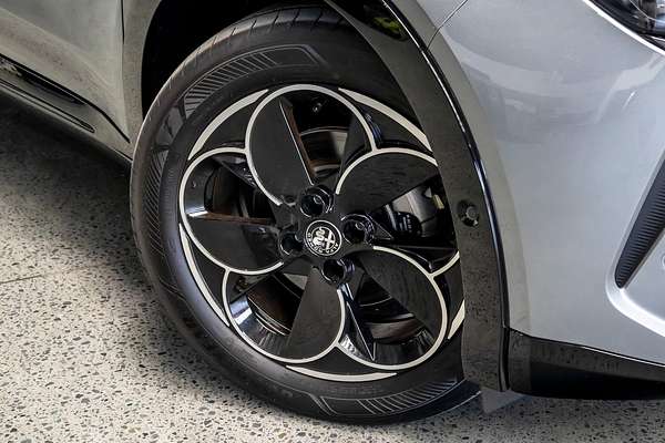 2025 Alfa Romeo Junior Ibrida