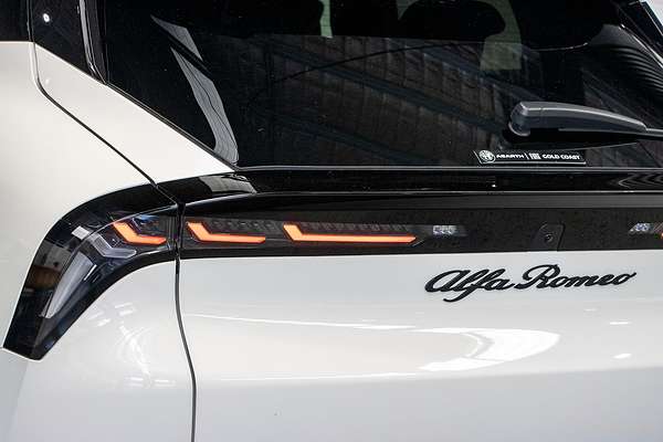 2025 Alfa Romeo Junior Ibrida