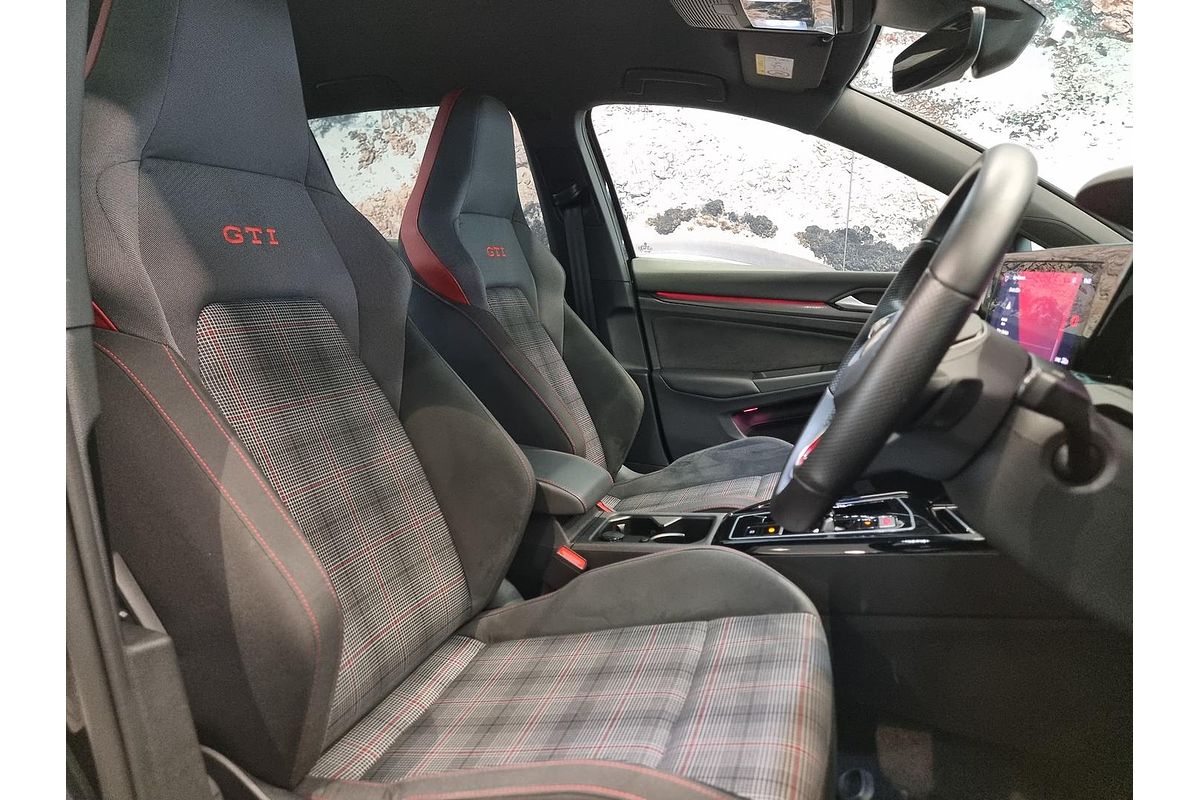 2022 Volkswagen Golf GTI 8