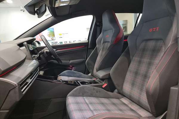 2022 Volkswagen Golf GTI 8