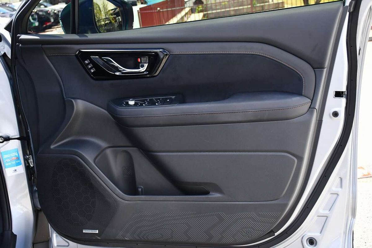 2025 Subaru Forester Hybrid Touring S6